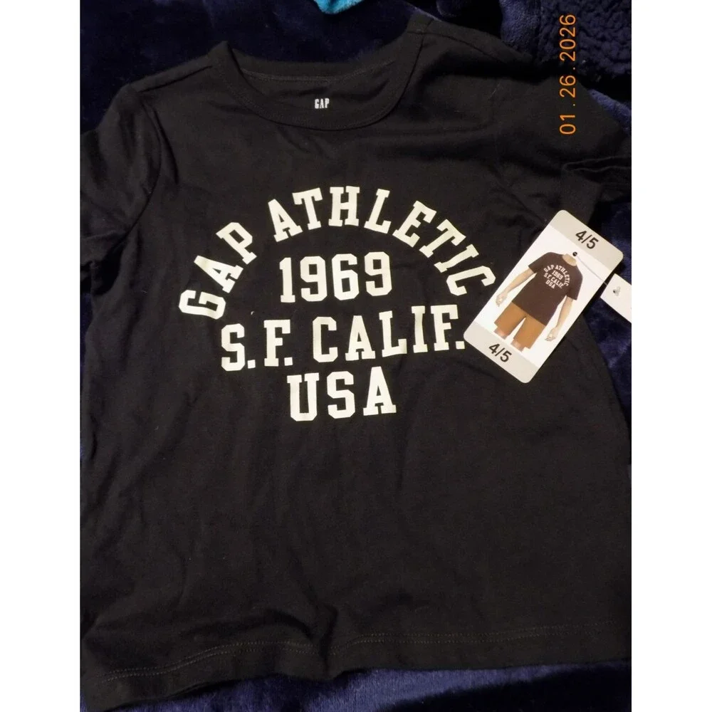 New Kids Boys Gap t shirt size 4-5